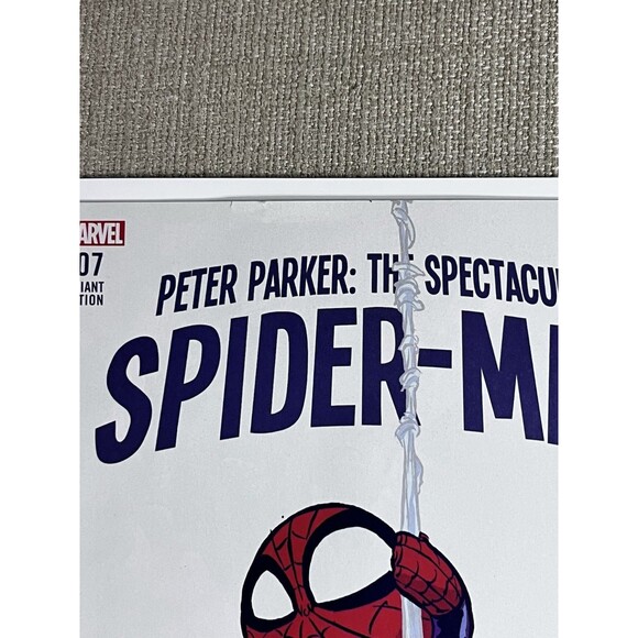 SDCC 2018 Peter Parker The Spectacular Spider-man #307 Skottie Young Variant - Picture 2 of 15